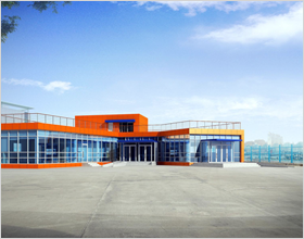 창원연안크루즈터미널 본건물을 정면에서 바라본 사진